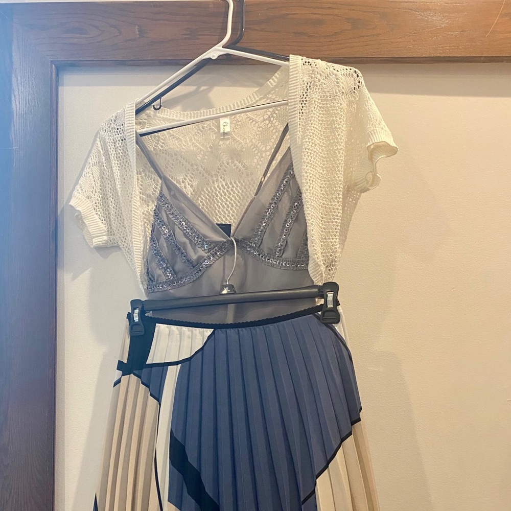 Bundle cute outfit: sweater, camisole and skirt